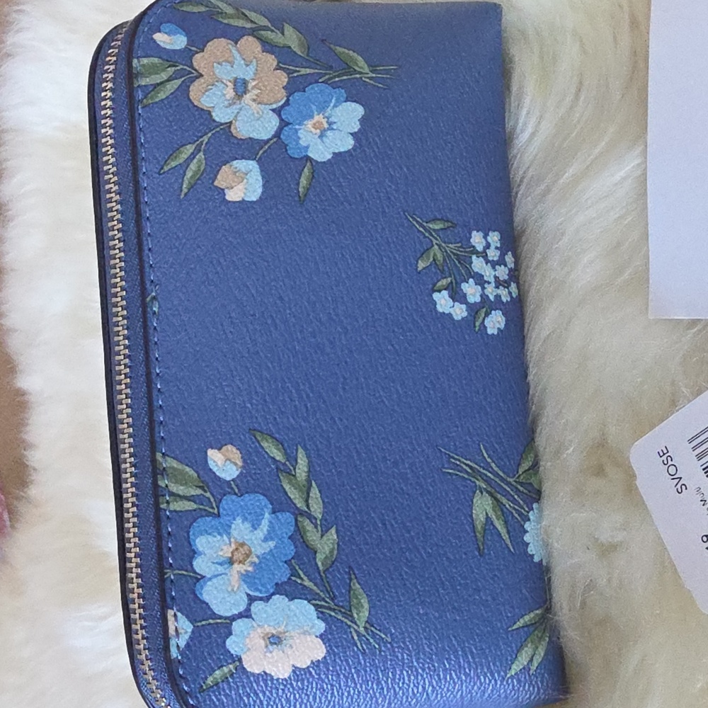 Adorable NWT Coach Tossed Daisy Dark Periwinkle Zippered Cosmetics Case ππΌππ - Picture 6 of 13